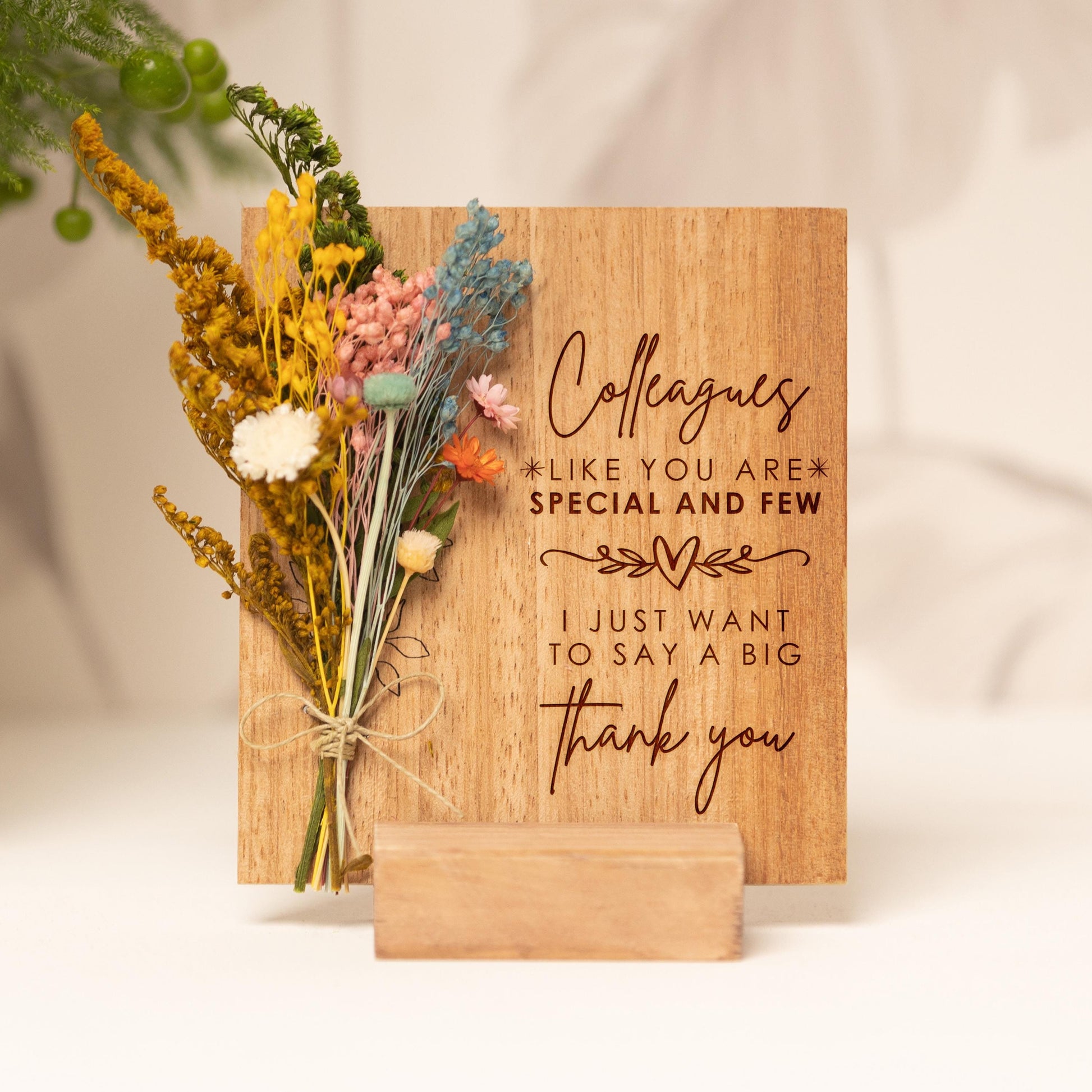 Personalized Colleague Dried Flower Card, product photo 3
